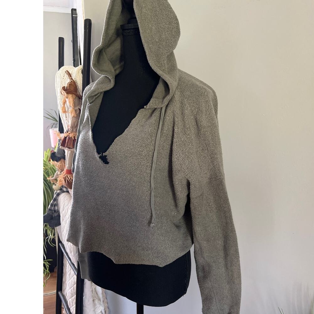 AMERICAN EAGLE Cropped Hoodie Sweatshirt - Picture 3 of 6